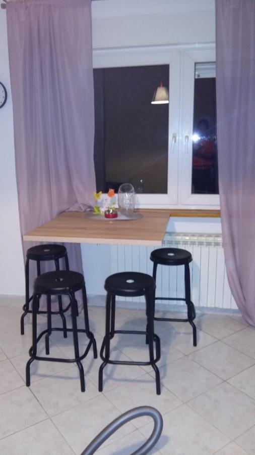 Apartment Magnolija - Free Parking คาร์โลวัตส์ ภายนอก รูปภาพ